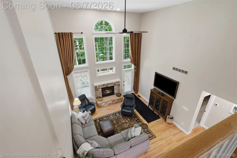 49674 Timber Trail Novi City, MI 48374