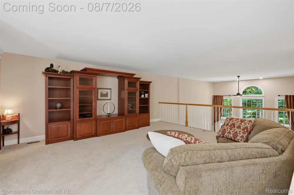 49674 Timber Trail Novi City, MI 48374