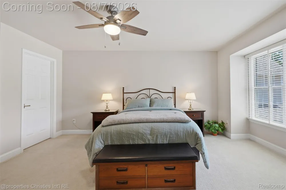 49674 Timber Trail Novi City, MI 48374