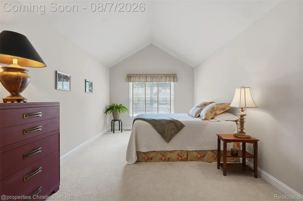 49674 Timber Trail Novi City, MI 48374