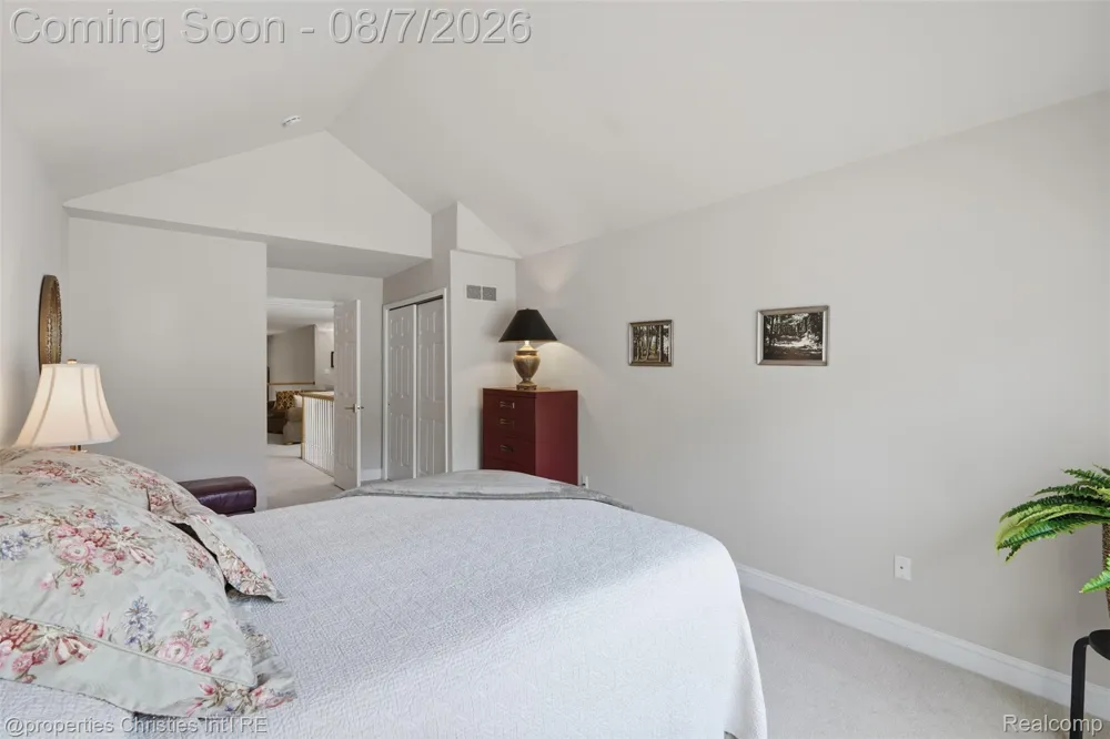 49674 Timber Trail Novi City, MI 48374
