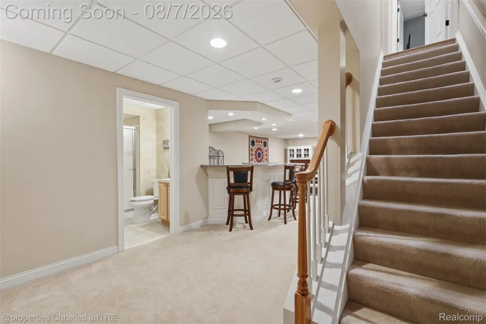 49674 Timber Trail Novi City, MI 48374