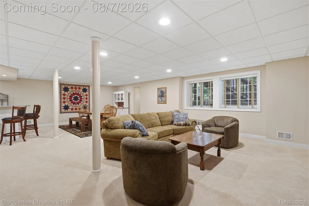 49674 Timber Trail Novi City, MI 48374