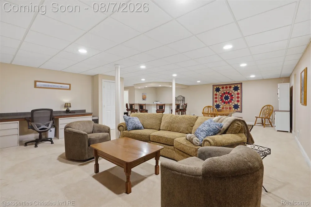 49674 Timber Trail Novi City, MI 48374