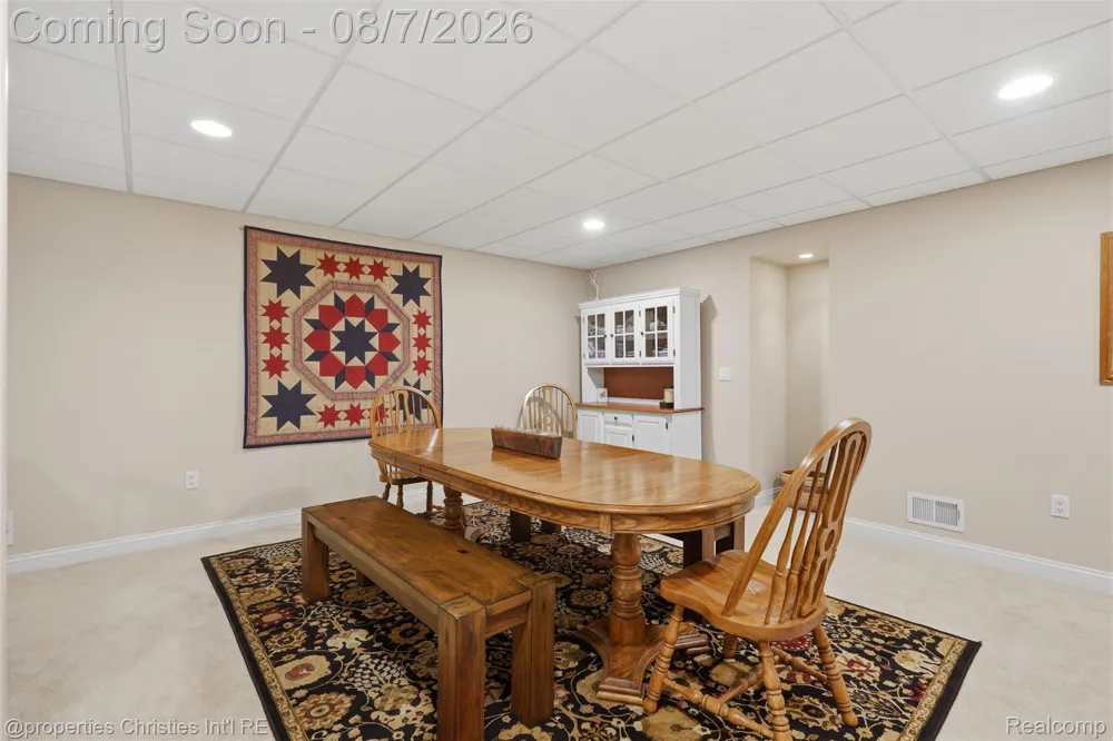 49674 Timber Trail Novi City, MI 48374