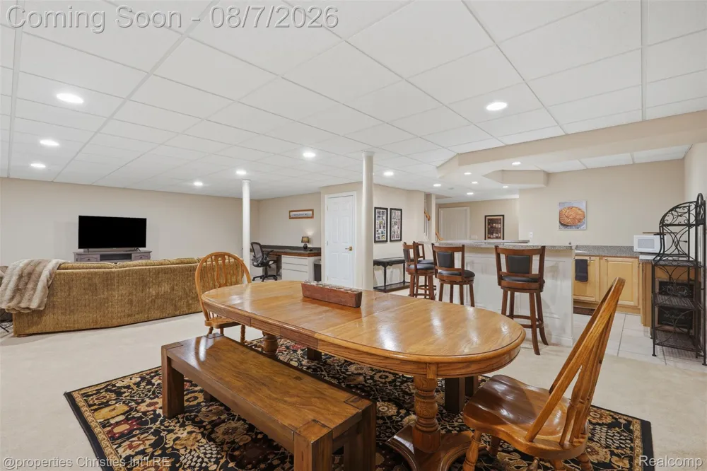49674 Timber Trail Novi City, MI 48374