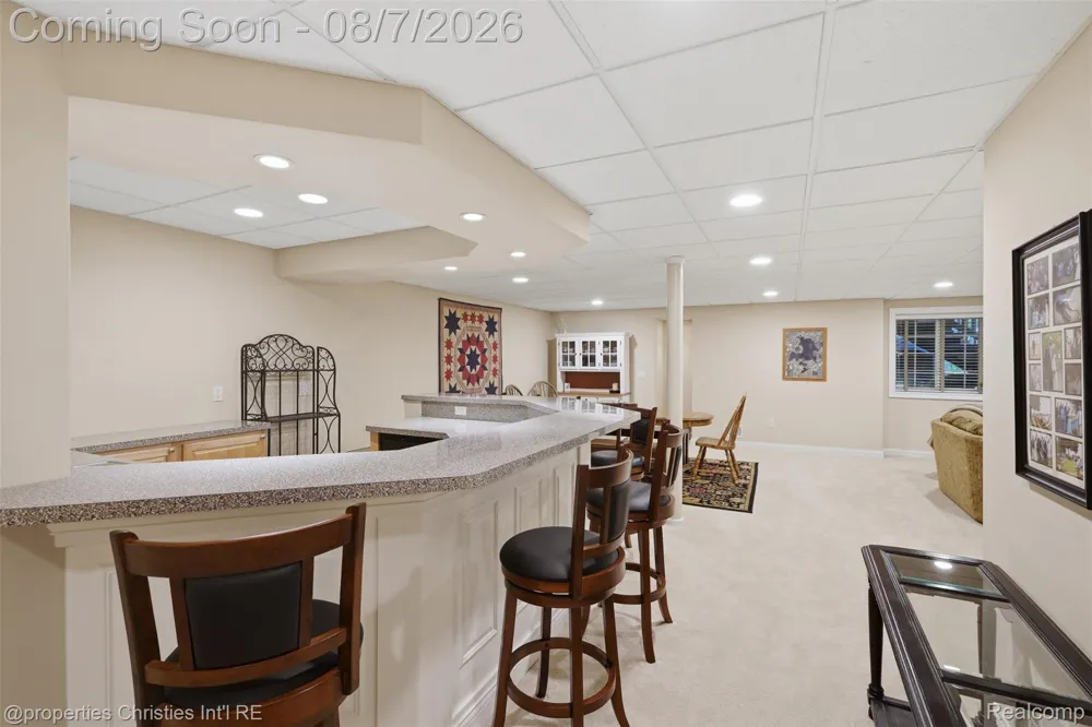 49674 Timber Trail Novi City, MI 48374