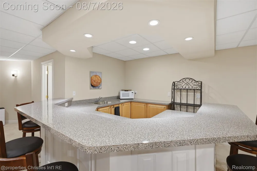 49674 Timber Trail Novi City, MI 48374