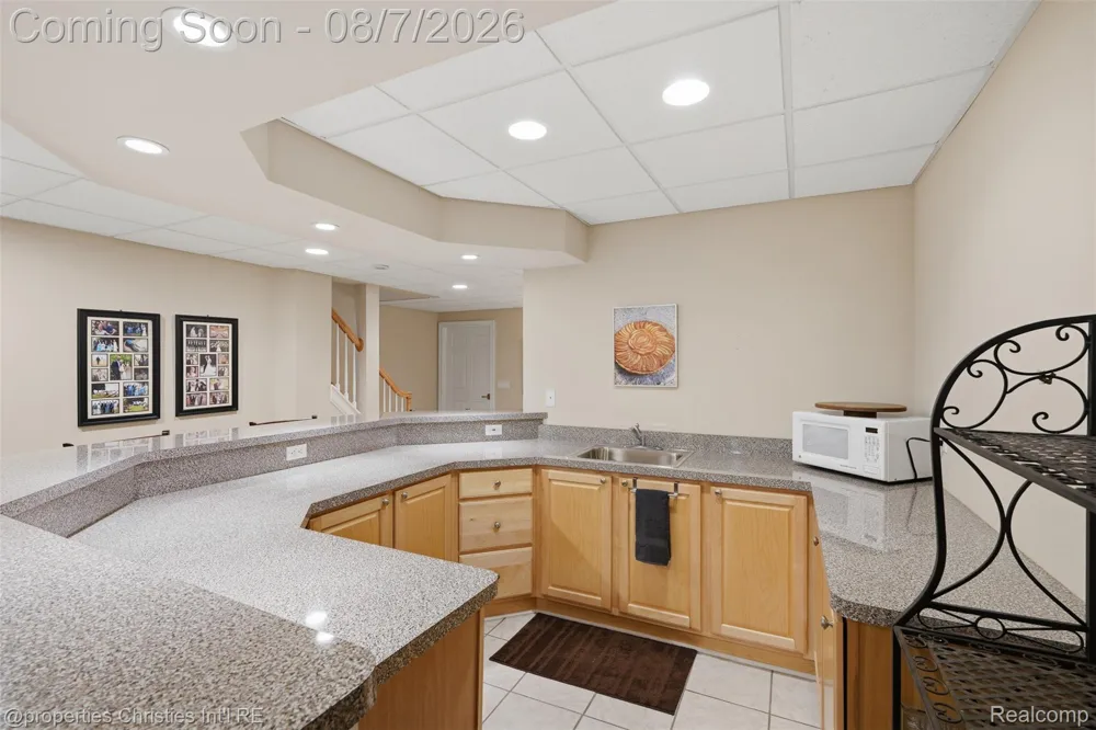 49674 Timber Trail Novi City, MI 48374