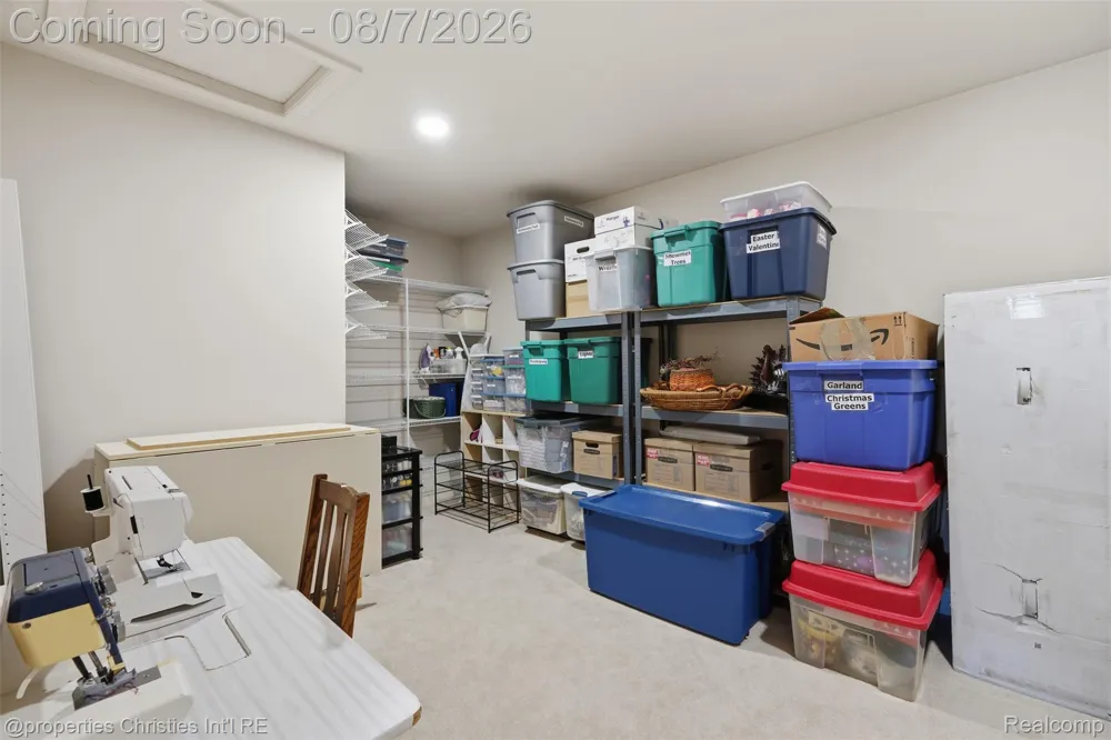 49674 Timber Trail Novi City, MI 48374