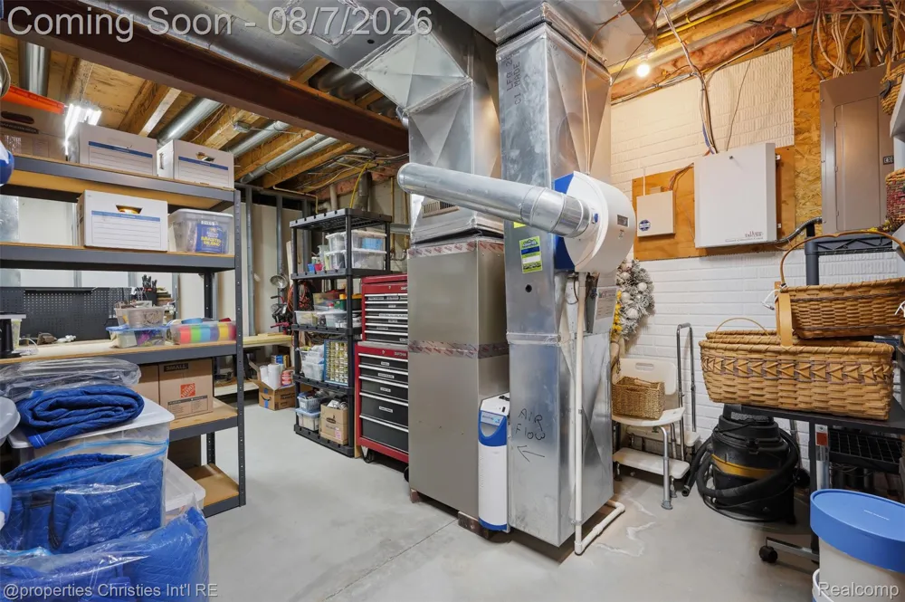 49674 Timber Trail Novi City, MI 48374