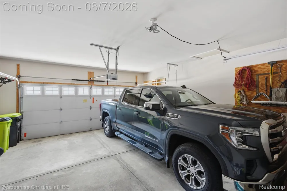49674 Timber Trail Novi City, MI 48374