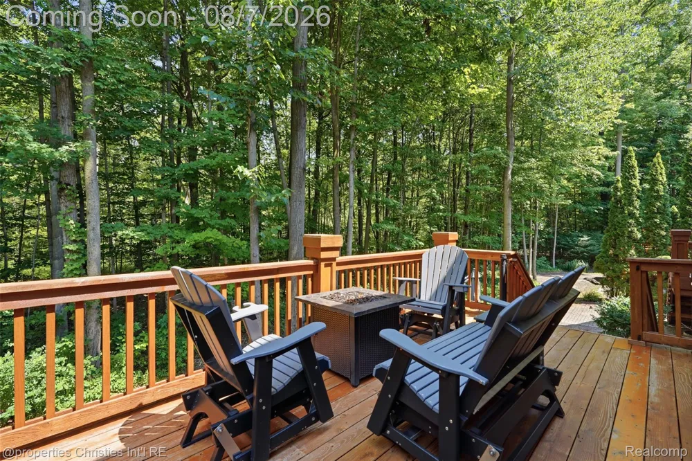 49674 Timber Trail Novi City, MI 48374