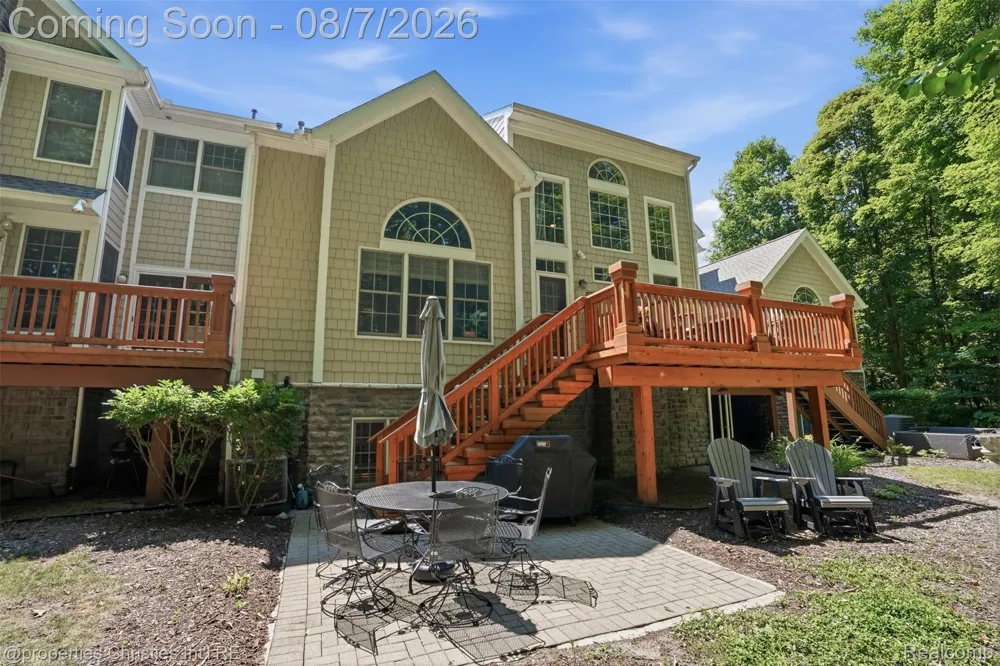 49674 Timber Trail Novi City, MI 48374