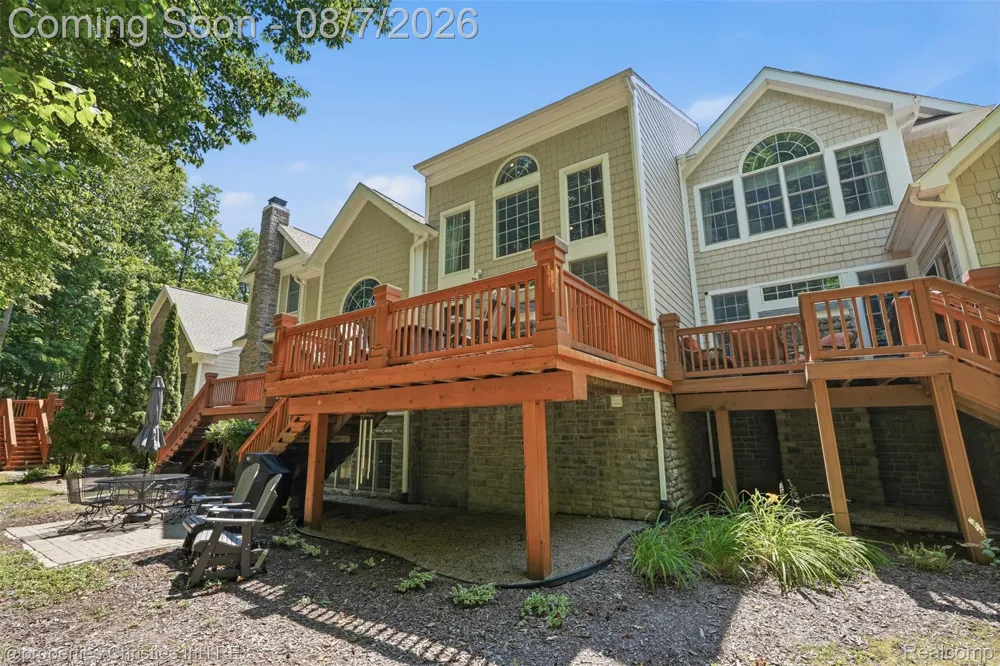 49674 Timber Trail Novi City, MI 48374