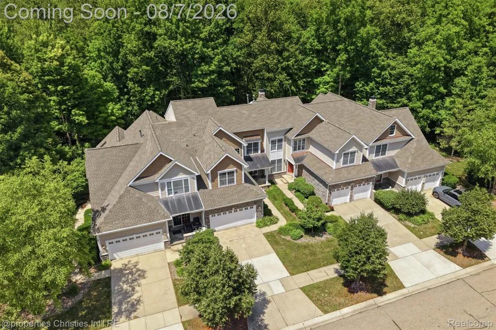 49674 Timber Trail Novi City, MI 48374