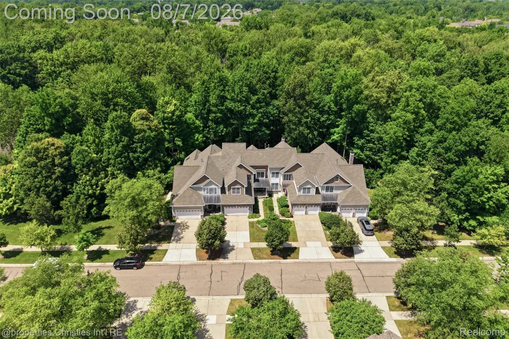 49674 Timber Trail Novi City, MI 48374