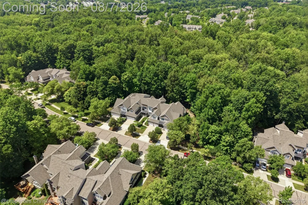 49674 Timber Trail Novi City, MI 48374