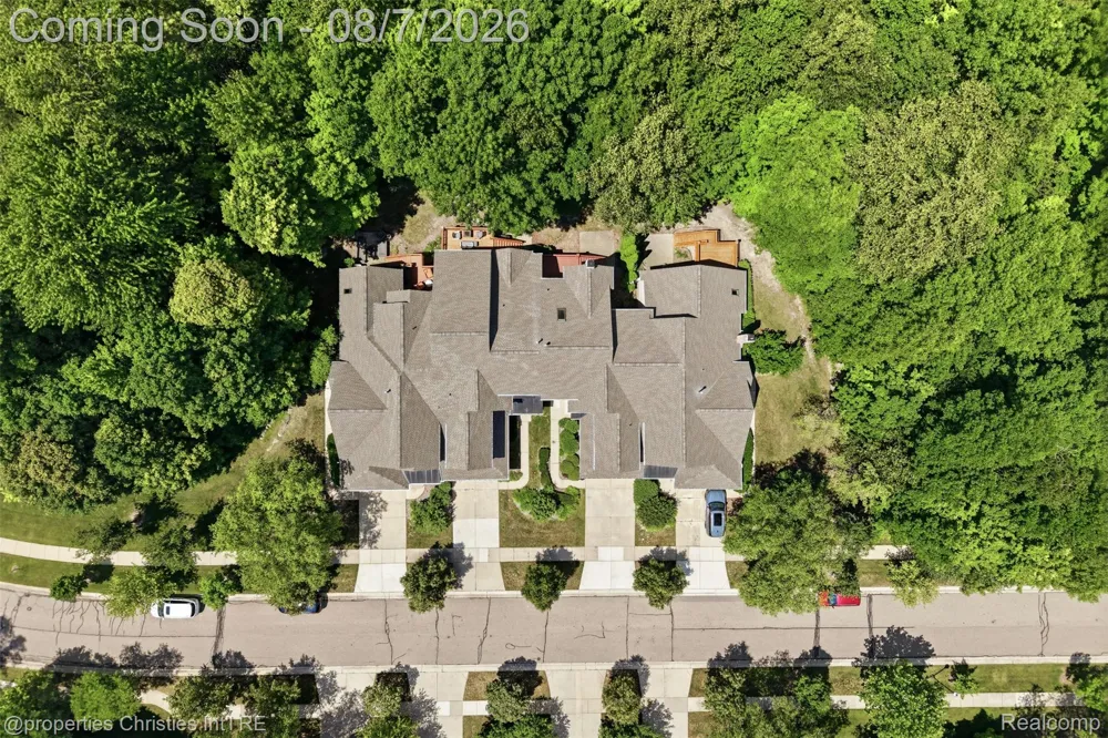 49674 Timber Trail Novi City, MI 48374