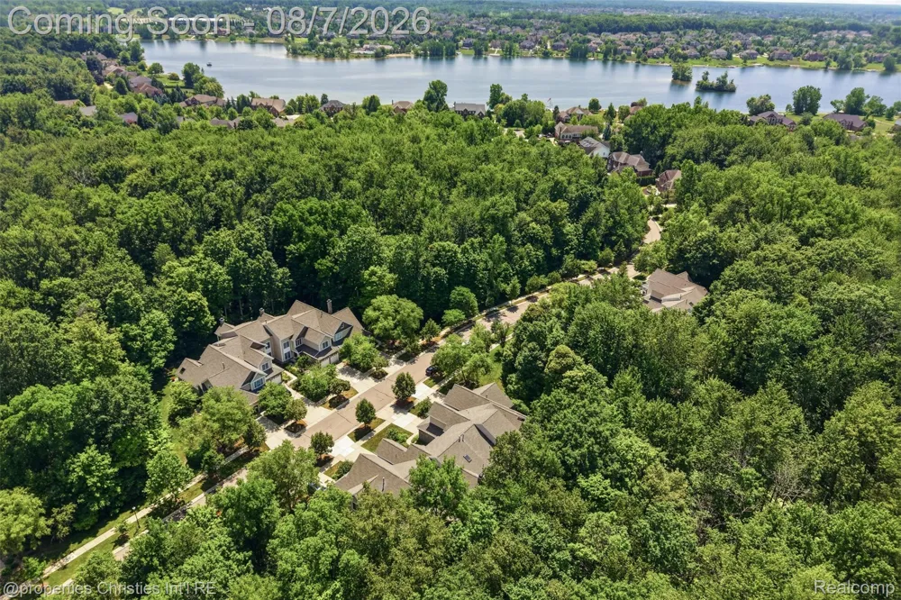 49674 Timber Trail Novi City, MI 48374
