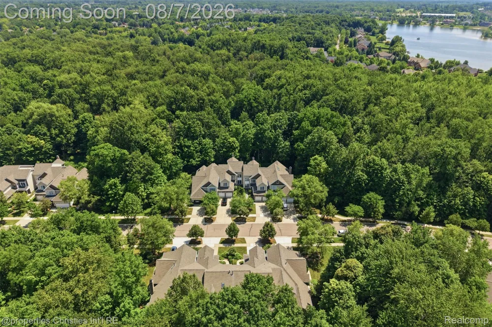 49674 Timber Trail Novi City, MI 48374