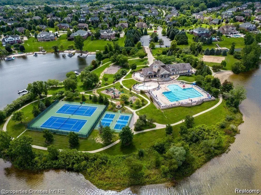 49674 Timber Trail Novi City, MI 48374