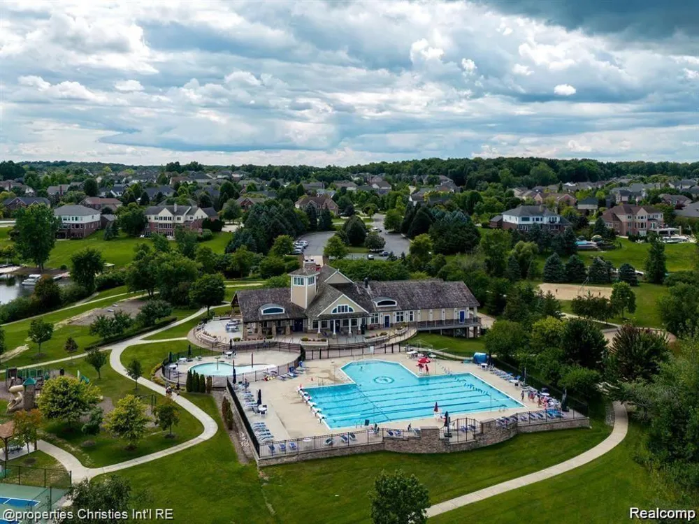 49674 Timber Trail Novi City, MI 48374