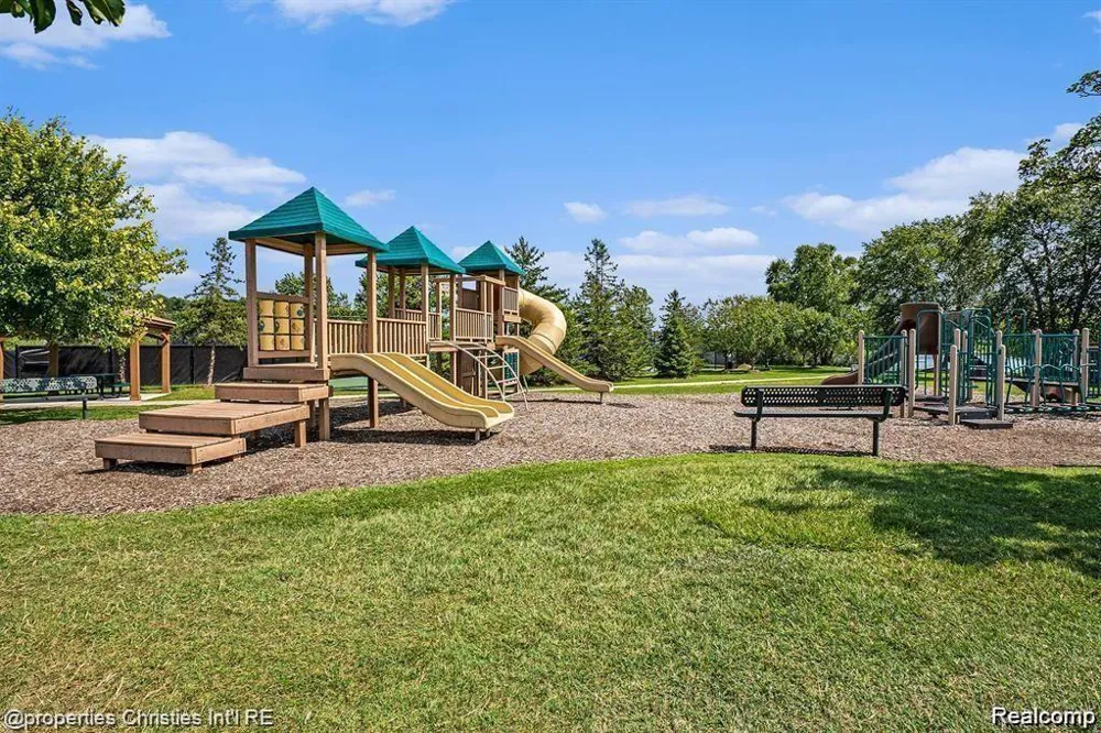 49674 Timber Trail Novi City, MI 48374