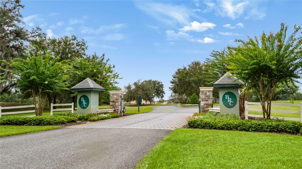 TROTTING HORSE LANE Tavares, FL 32778