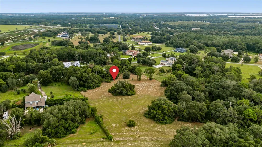 TROTTING HORSE LANE Tavares, FL 32778