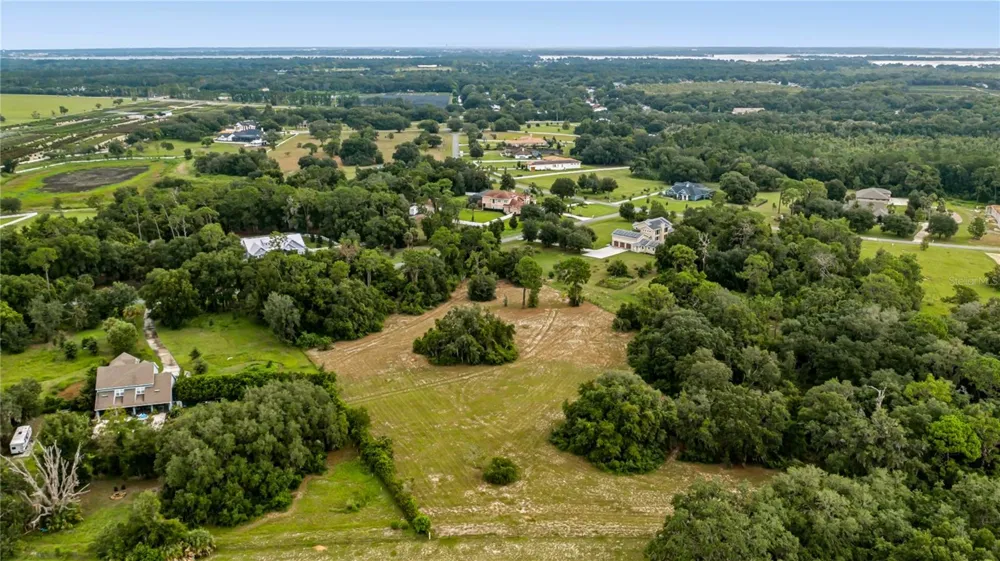 TROTTING HORSE LANE Tavares, FL 32778