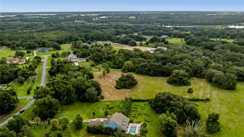 TROTTING HORSE LANE Tavares, FL 32778