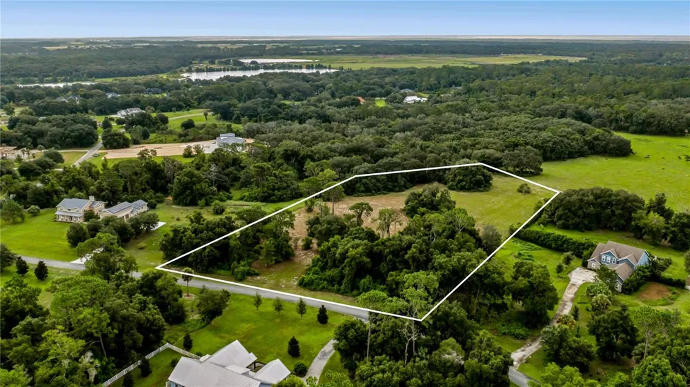 TROTTING HORSE LANE Tavares, FL 32778