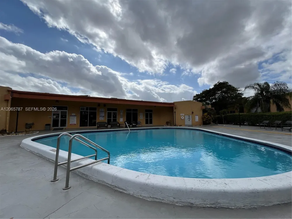 4334 NW 9th Ave #9-3G Deerfield Beach, FL 33064