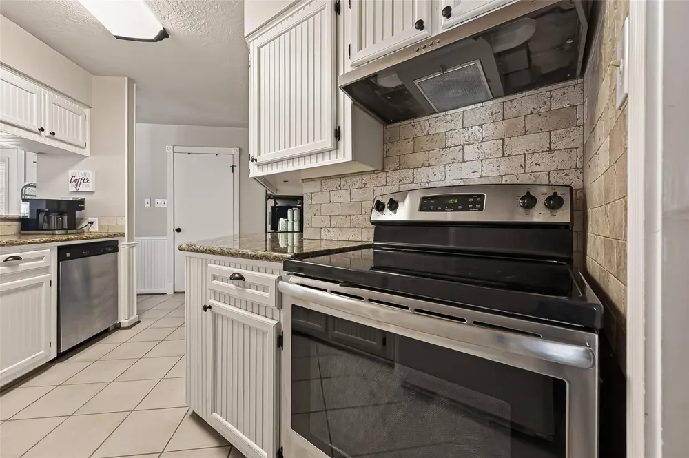 12202 Coachman Lane Pinehurst, TX 77362
