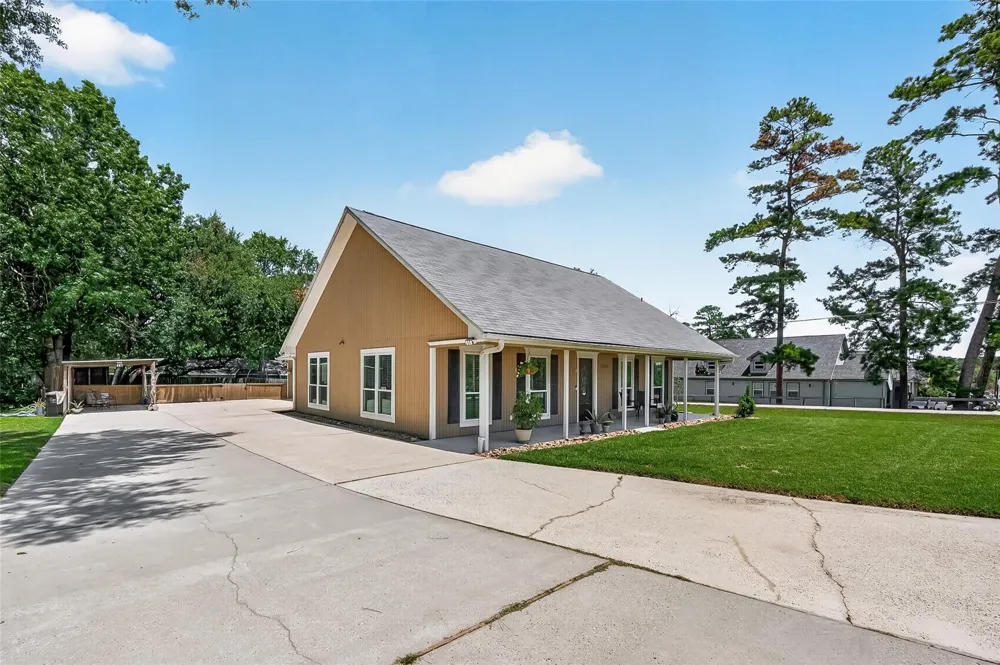 12202 Coachman Lane Pinehurst, TX 77362