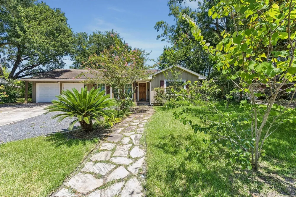 5154 Beechnut St Houston, TX 77096