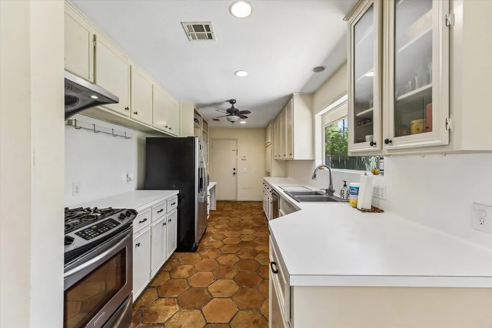 5154 Beechnut St Houston, TX 77096