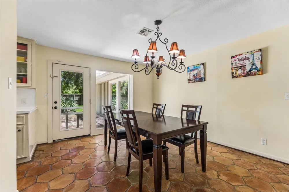 5154 Beechnut St Houston, TX 77096