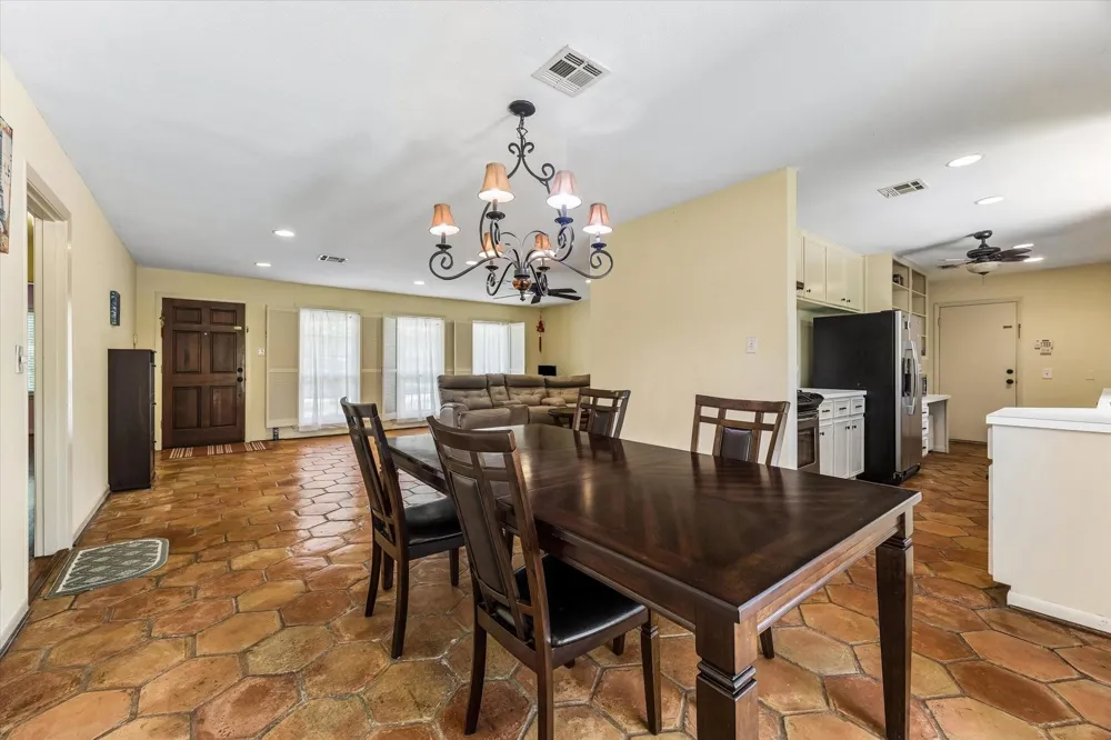 5154 Beechnut St Houston, TX 77096