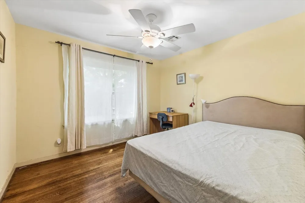 5154 Beechnut St Houston, TX 77096