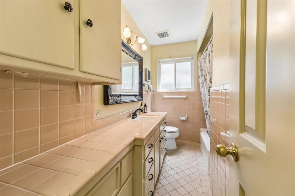 5154 Beechnut St Houston, TX 77096
