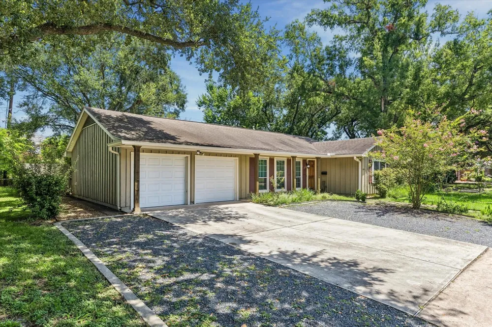 5154 Beechnut St Houston, TX 77096