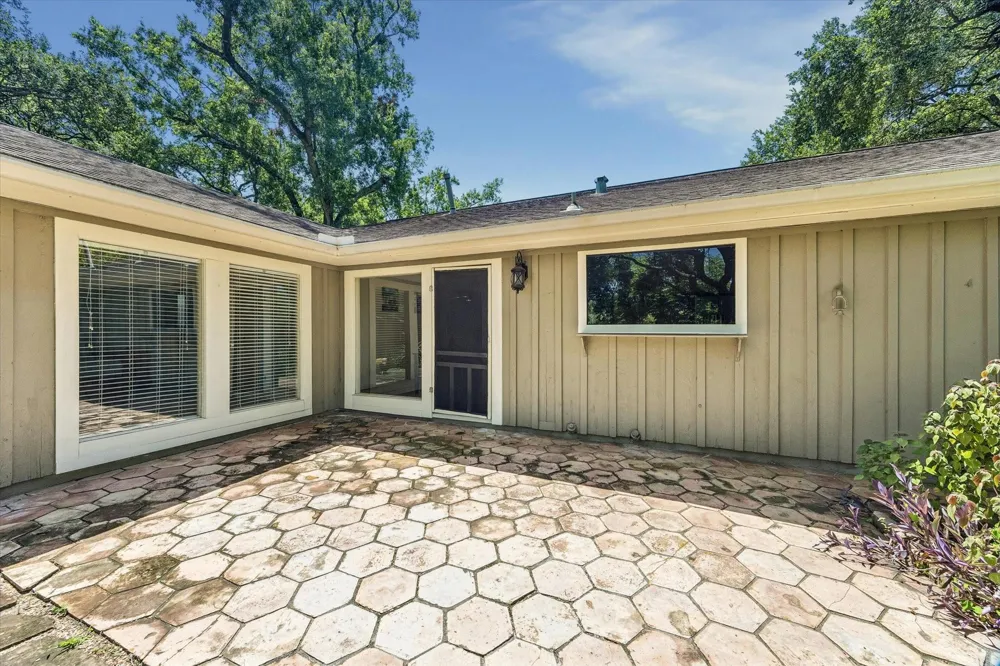 5154 Beechnut St Houston, TX 77096