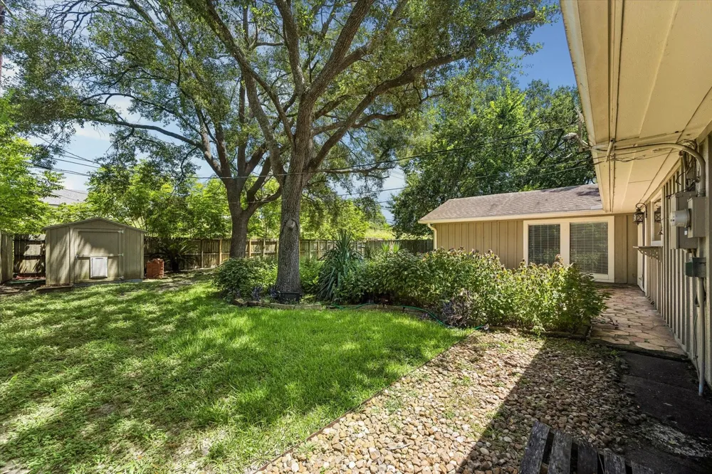5154 Beechnut St Houston, TX 77096