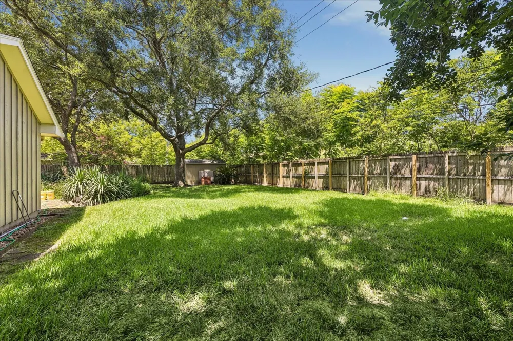 5154 Beechnut St Houston, TX 77096