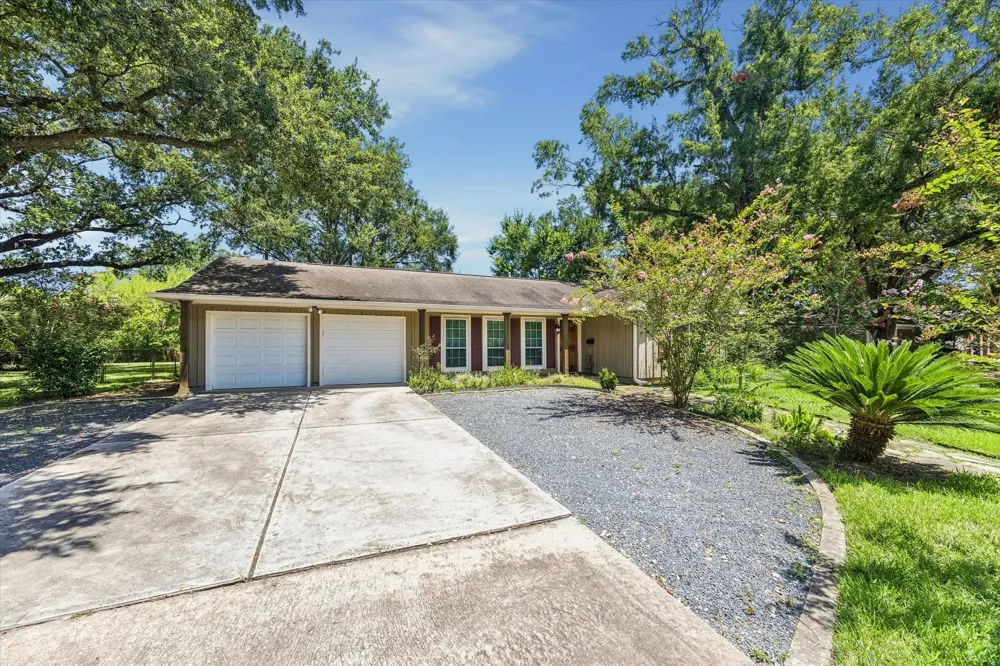 5154 Beechnut St Houston, TX 77096