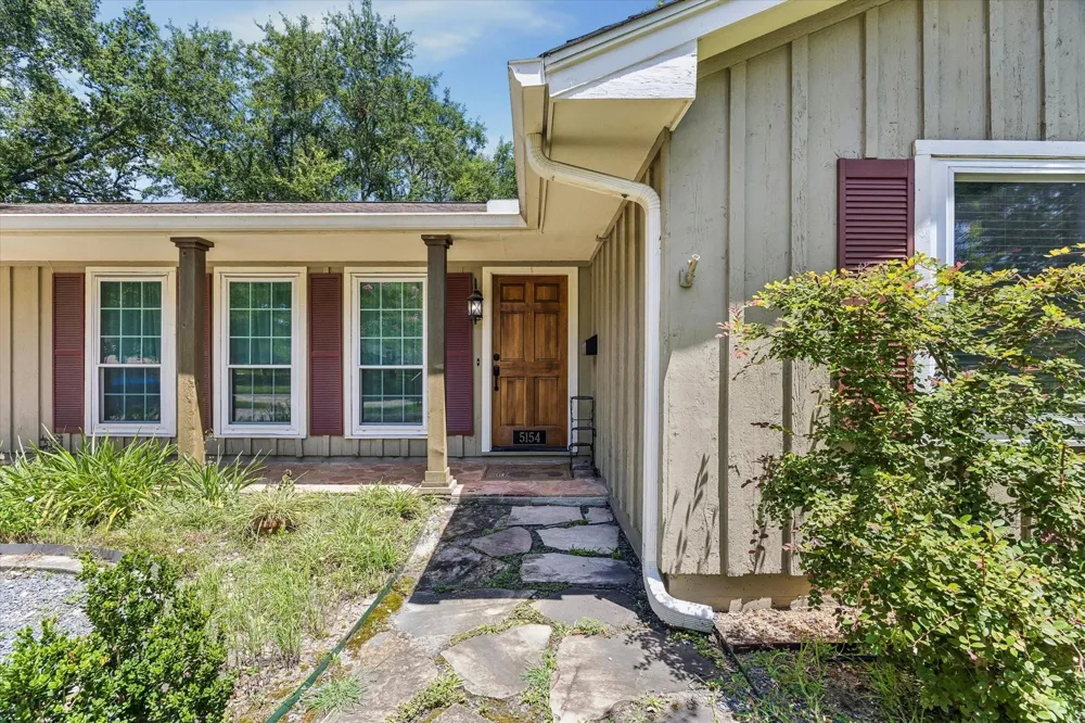 5154 Beechnut St Houston, TX 77096