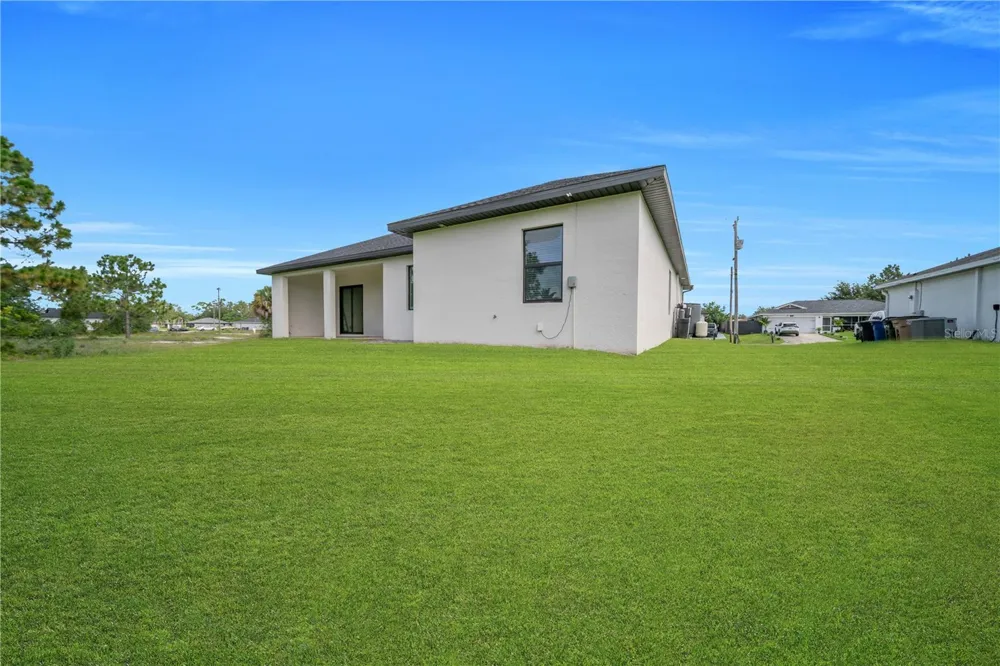 3509 38TH ST SW Lehigh Acres, FL 33976