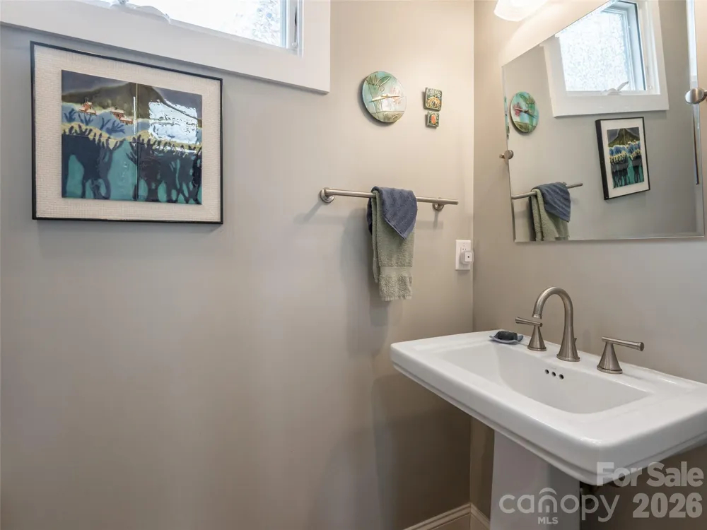 309 Ava Lane Asheville, NC 28804